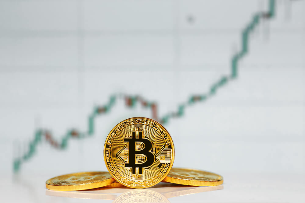 Gold,Bitcoin,On,The,Background,Of,The,Chart. 比特币利率